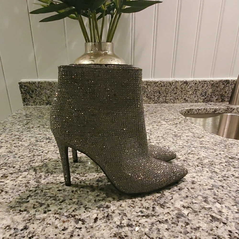 Shoes - Picture 1 of 6